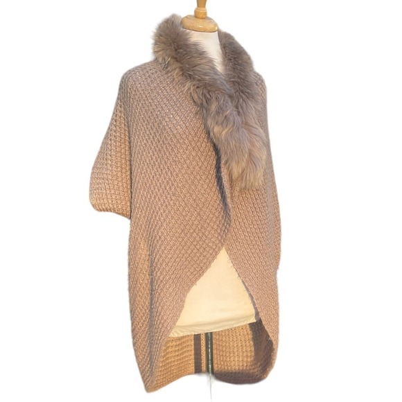 Linda Richards Luxury Fur Trimmed Mohair Cape Sweater - Picture 9 of 12